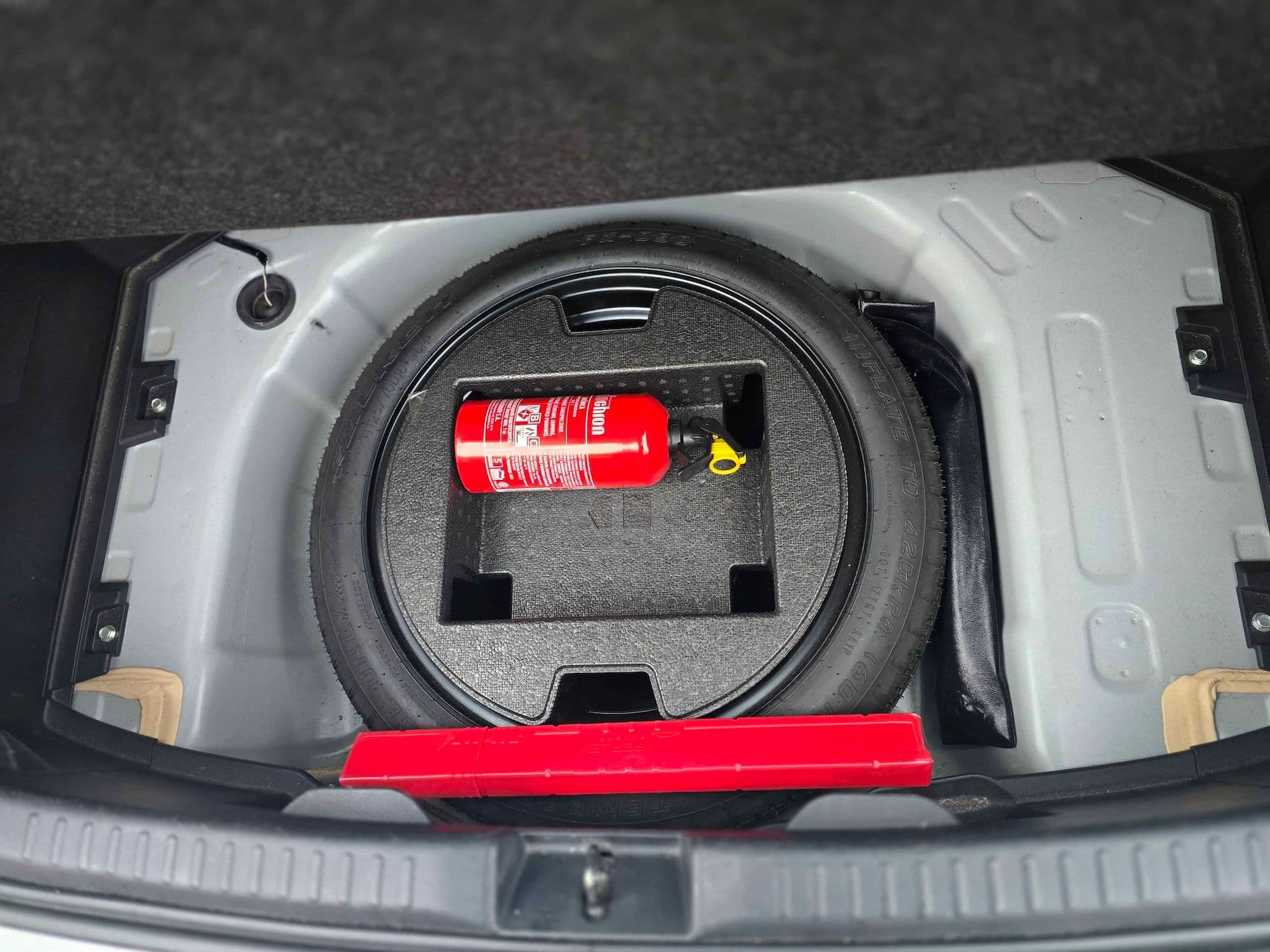 Toyota Yaris WE6U254 18/18