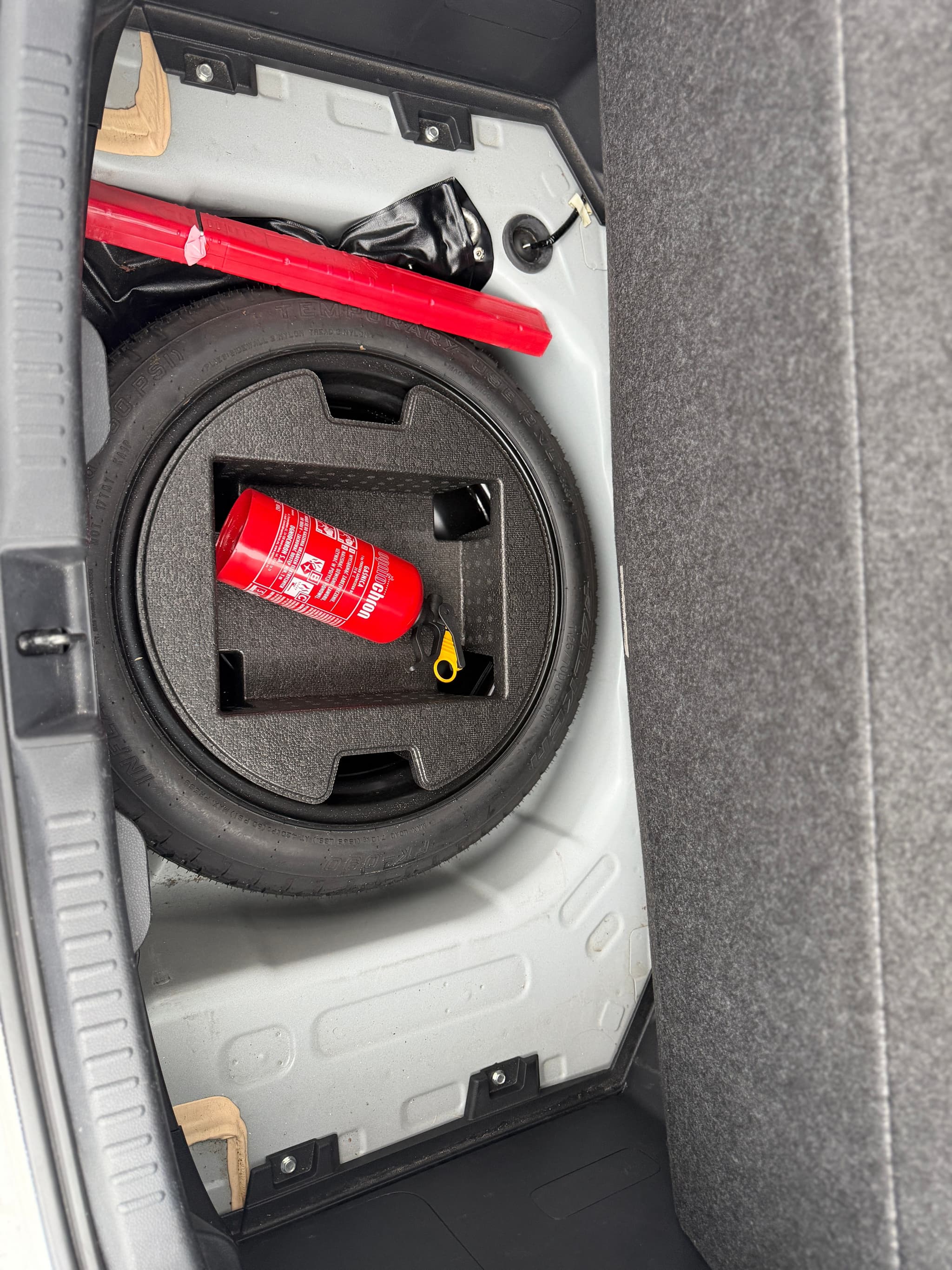 Toyota Yaris WE6W020 18/18