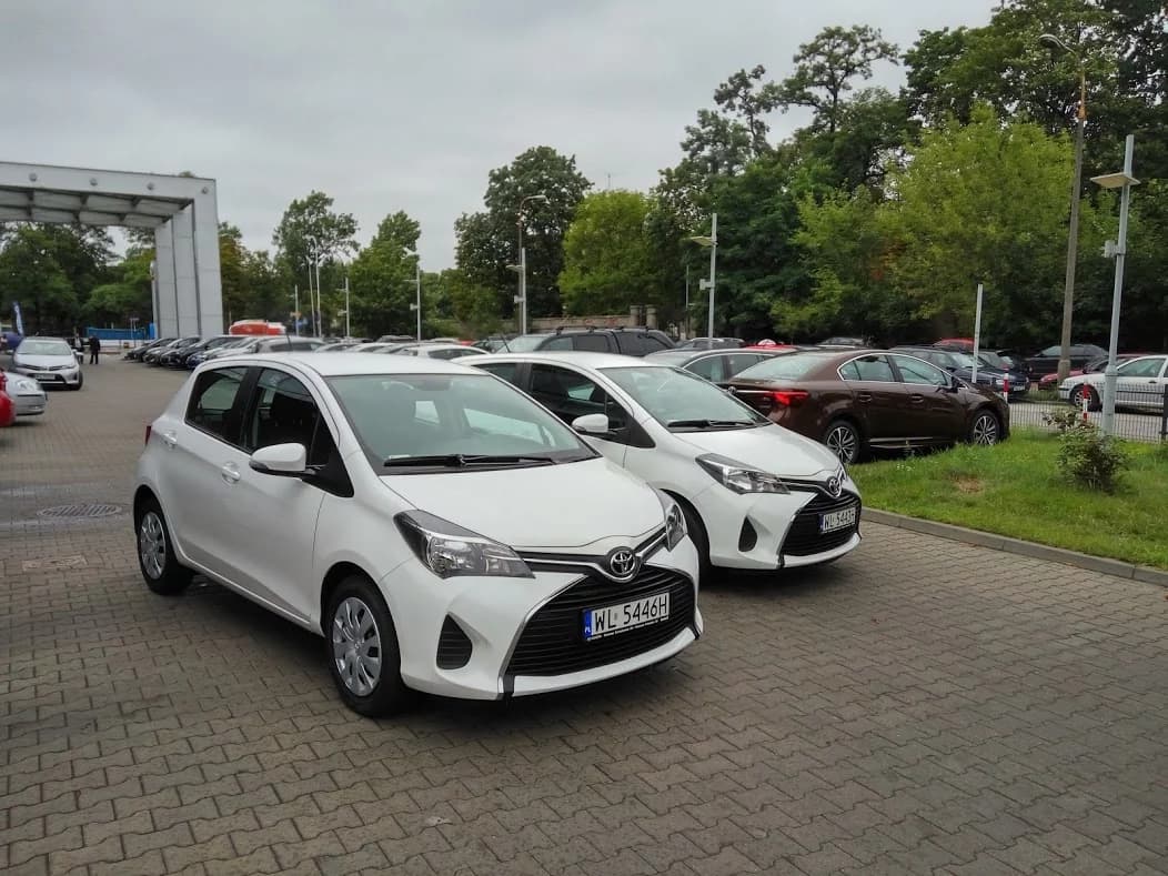 Toyota YARIS 2/3